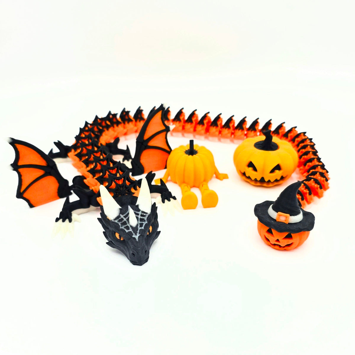Halloween-Motive: großer schwarz-oranger Drache, Spin-Kürbis, sitzender Kürbis und kleiner Kürbis mit Hexenhut